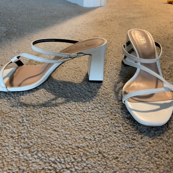 Zara strappy block heel sandals! - Picture 2 of 3